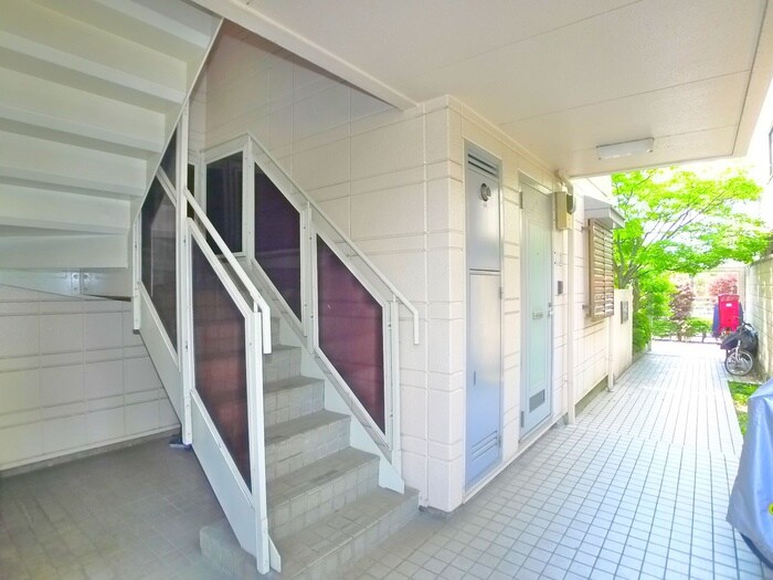 物件外観写真4　(エントランス部分)
