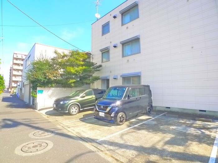 物件外観写真6　(駐車場)