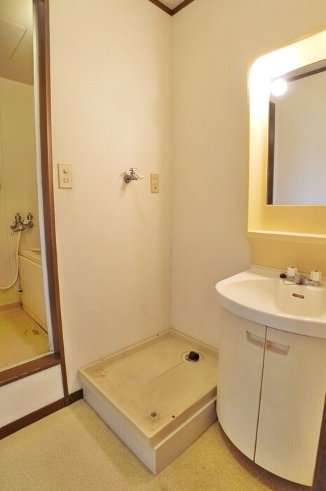 物件内観写真16　(洗濯機置場)