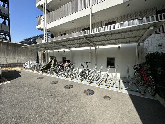 物件外観写真5　(駐輪場)