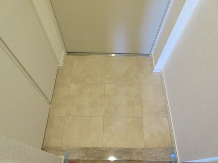 物件内観写真17　(玄関)