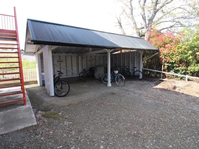物件外観写真4　(駐輪場)