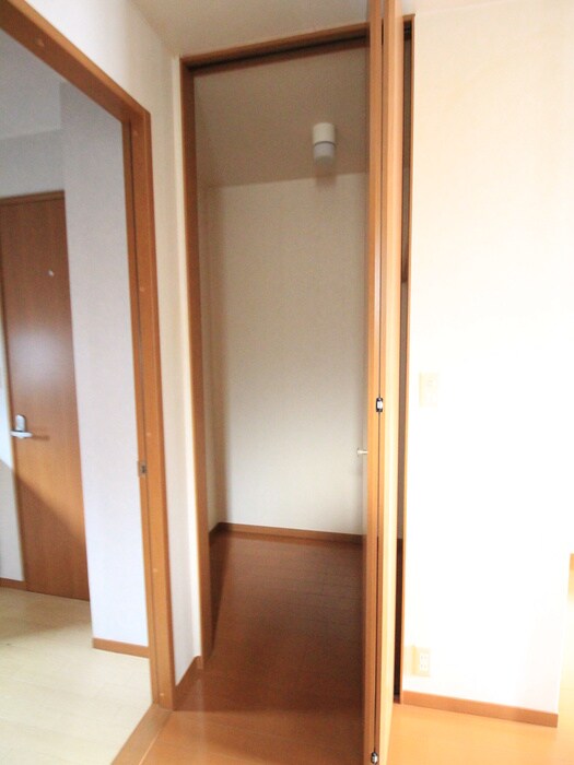 物件内観写真8　(収納)