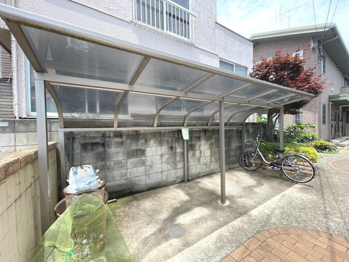 物件外観写真4　(駐輪場)