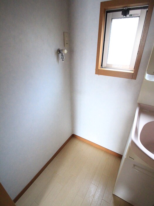 物件内観写真13　(洗濯機置場)