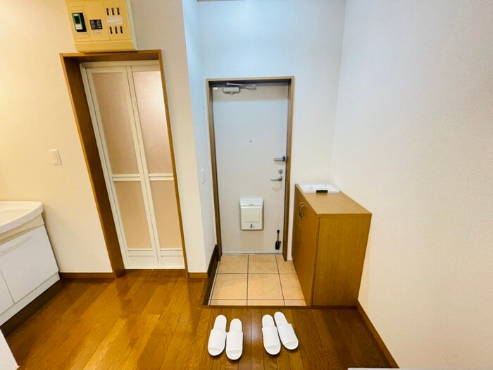 物件内観写真7　(玄関)