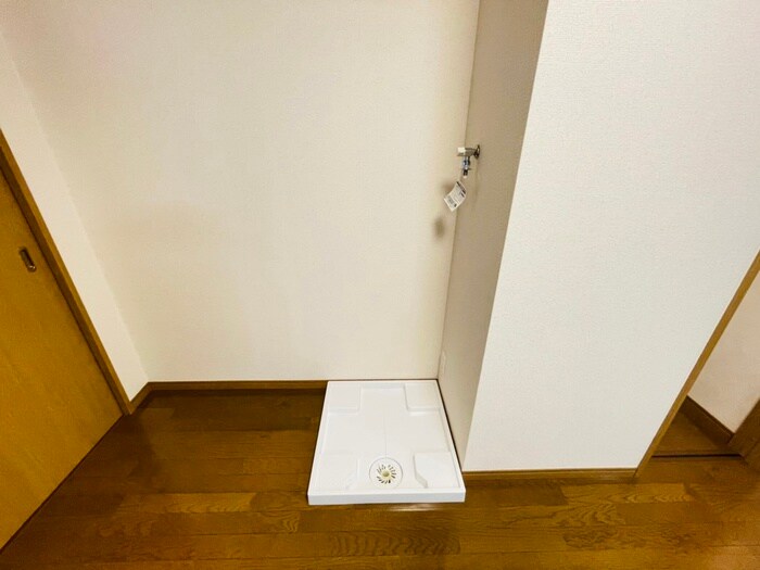 物件内観写真14　(洗濯機置場)