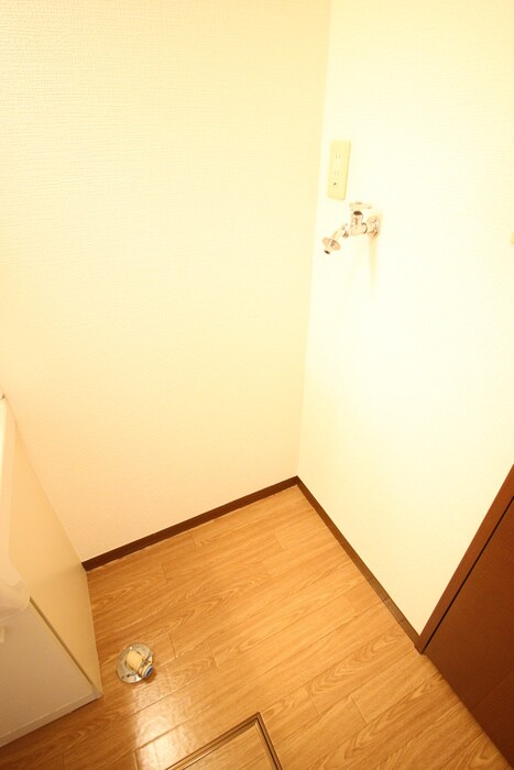 物件内観写真12　(洗濯機置場)