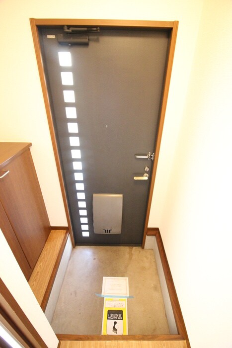 物件内観写真13　(玄関)