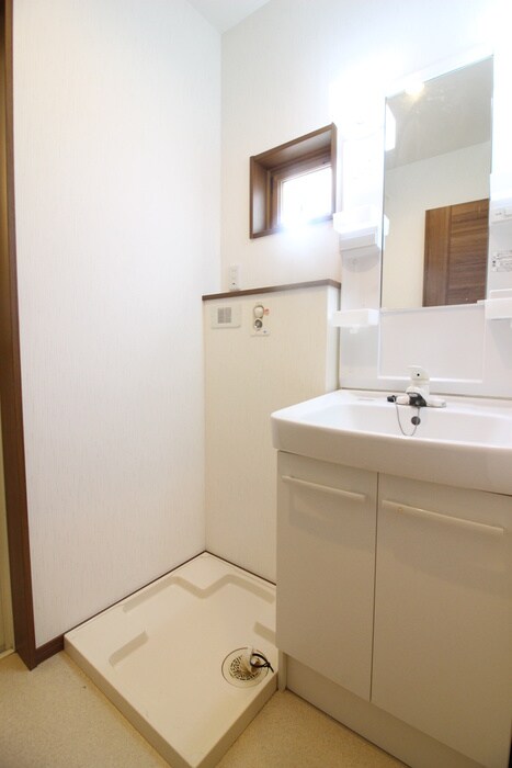 物件内観写真16　(洗濯機置場)