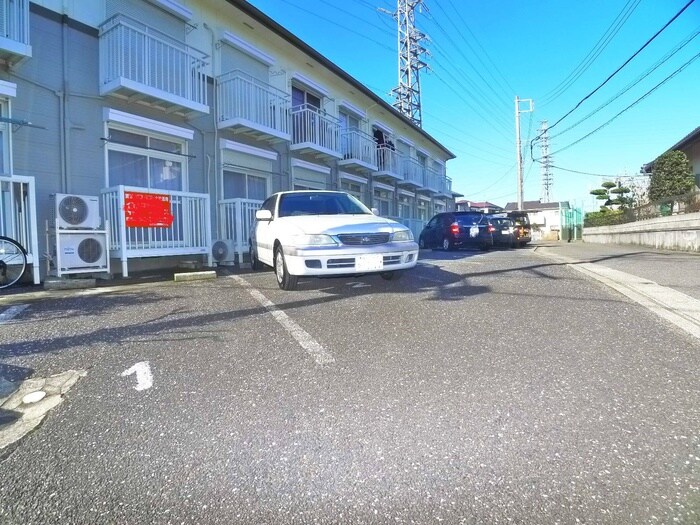 物件外観写真3　(駐車場)