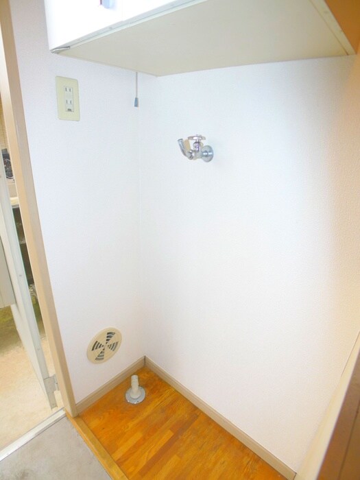 物件内観写真15　(洗濯機置場)