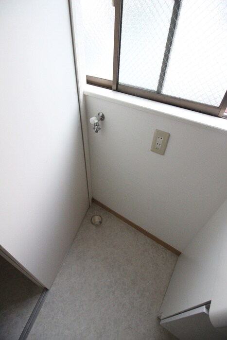 物件内観写真15　(洗濯機置場)