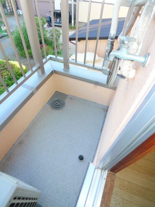 物件内観写真6　(洗濯機置場)