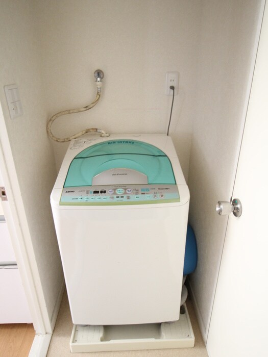 物件内観写真12　(洗濯機置場)