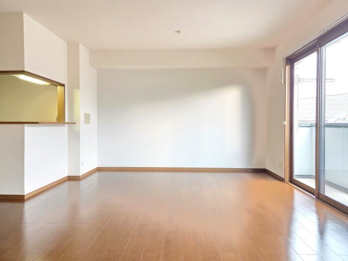 物件内観写真5　(室内からの展望)