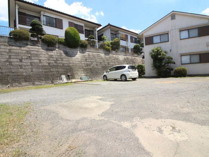 物件外観写真2　(駐車場)