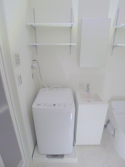 物件内観写真8　(洗濯機置場)