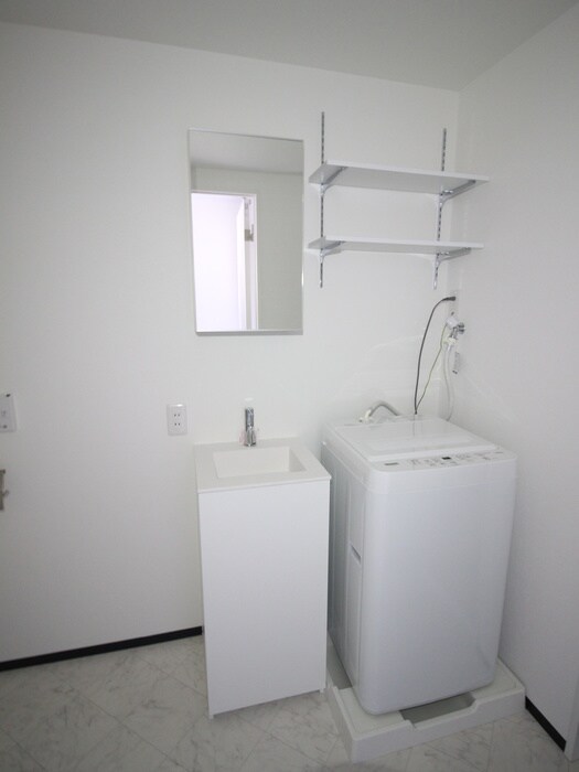 物件内観写真14　(洗濯機置場)