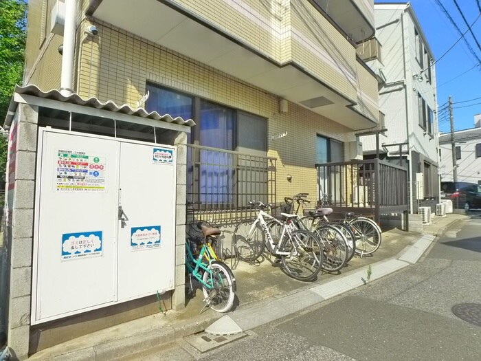 物件外観写真4　(駐輪場)