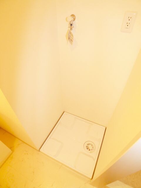 物件内観写真12　(洗濯機置場)