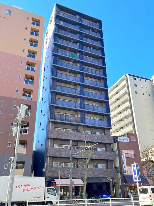 物件外観写真3　(エントランス部分)