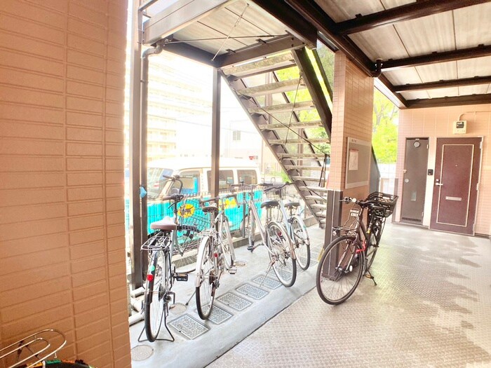 物件外観写真2　(駐輪場)