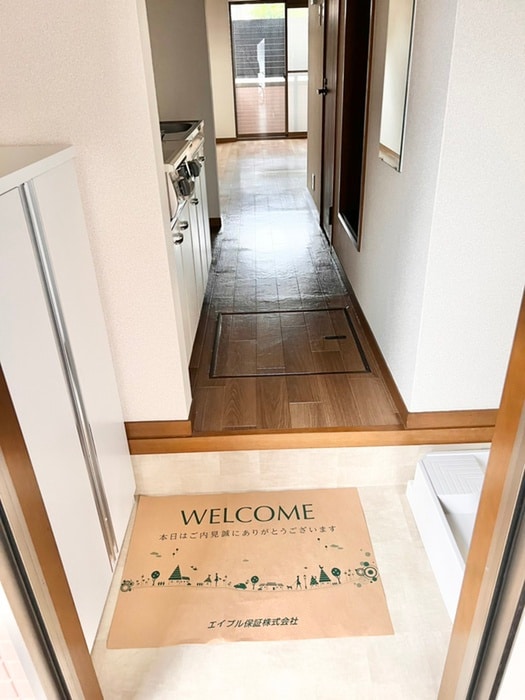 物件内観写真15　(玄関)