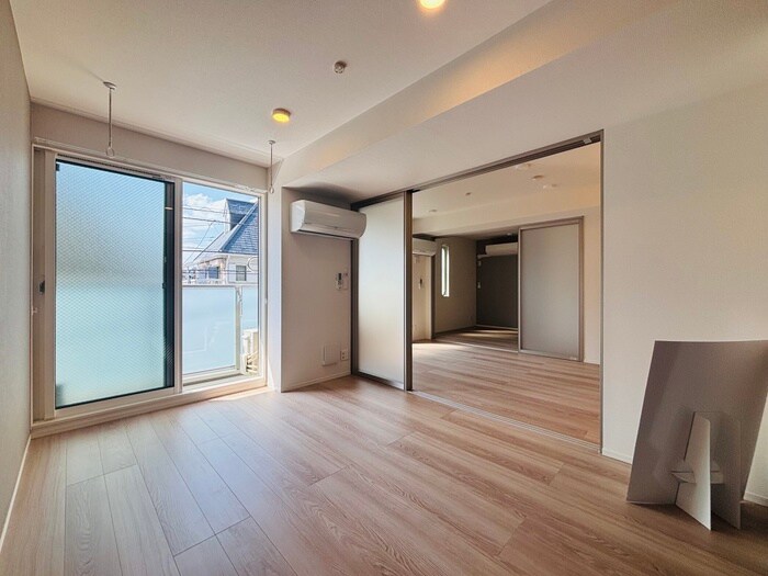 物件内観写真7　(室内からの展望)