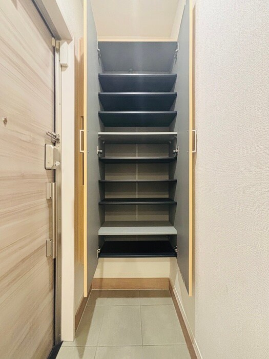 セレスティア西綾瀬の靴箱