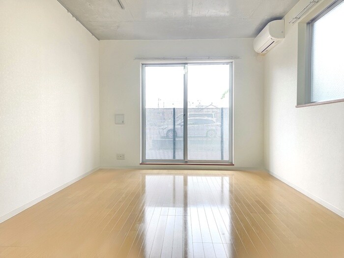 物件内観写真9　(室内からの展望)