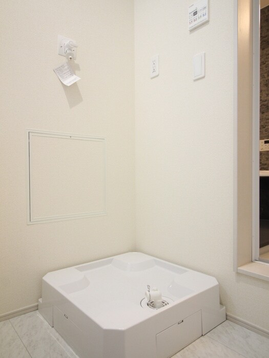 物件内観写真12　(洗濯機置場)