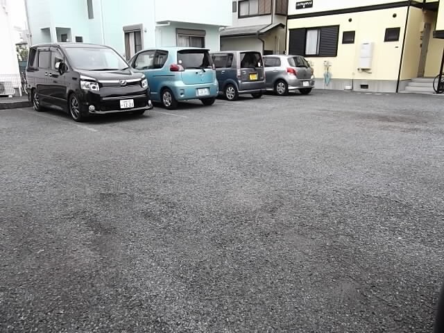 物件外観写真2　(駐車場)
