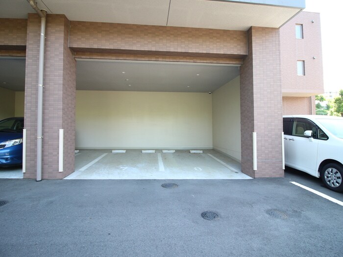 物件外観写真3　(駐車場)