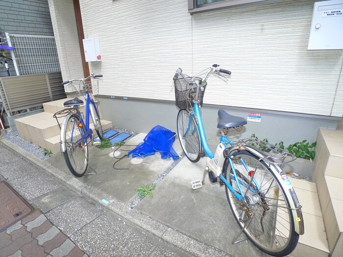 物件外観写真6　(駐輪場)