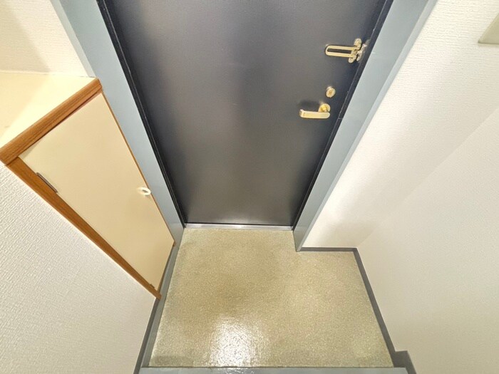 物件内観写真18　(玄関)