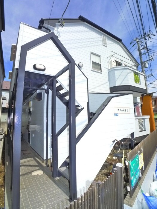 物件外観写真3　(エントランス部分)