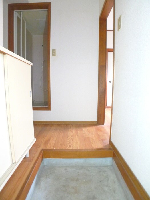 物件内観写真16　(玄関)