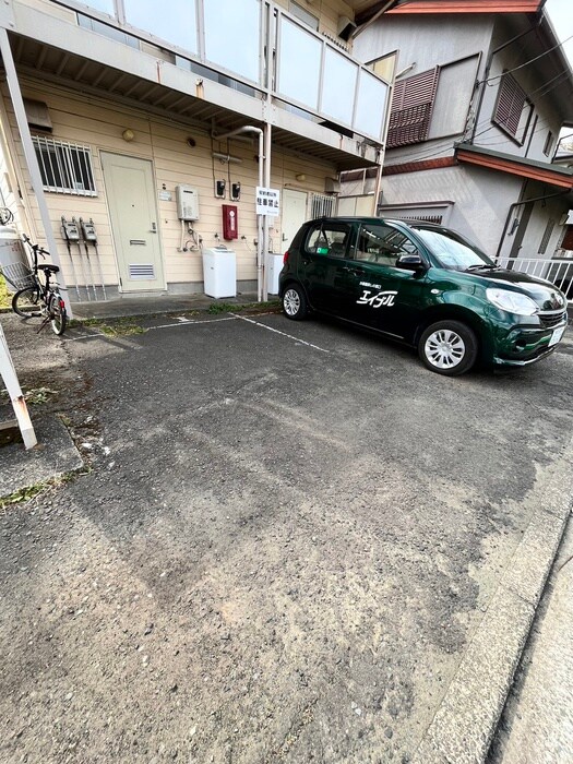 物件外観写真4　(駐車場)
