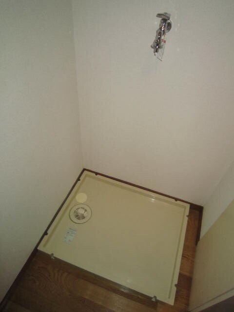 物件内観写真10　(洗濯機置場)