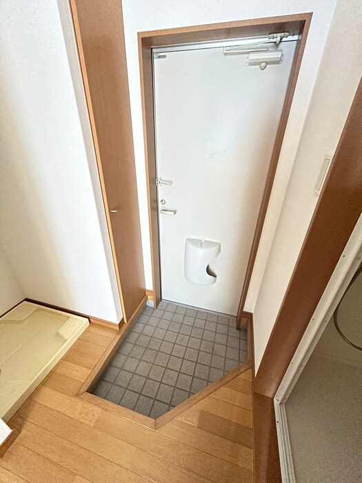 物件内観写真16　(玄関)