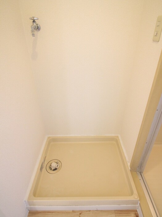 物件内観写真12　(洗濯機置場)