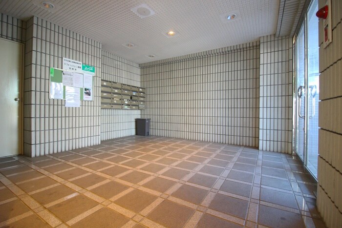 物件外観写真4　(エントランス部分)