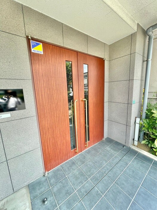 物件外観写真3　(エントランス部分)