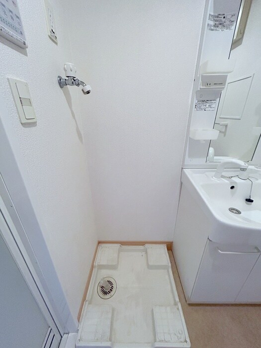 物件内観写真16　(洗濯機置場)