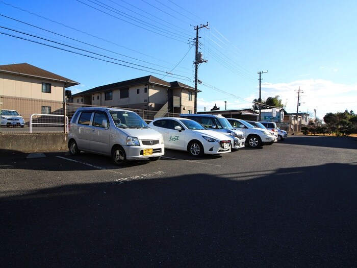 物件外観写真4　(駐車場)