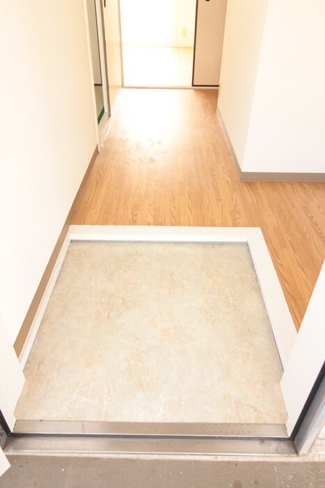 物件内観写真14　(玄関)