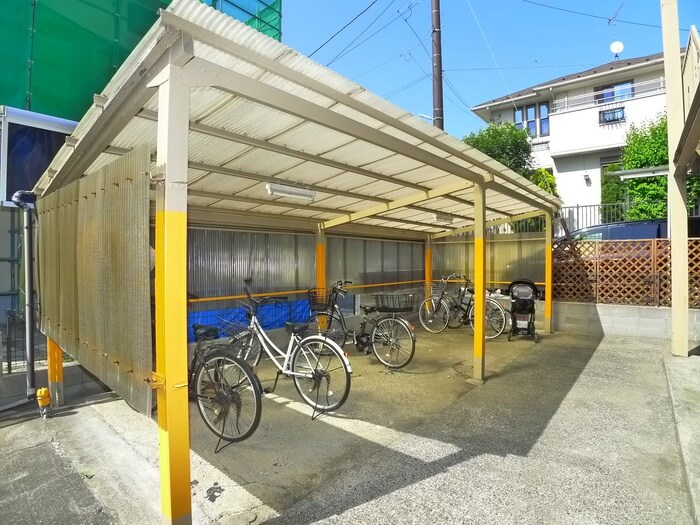 物件外観写真4　(駐輪場)