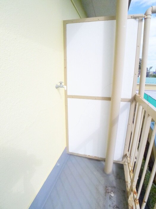 物件内観写真16　(洗濯機置場)