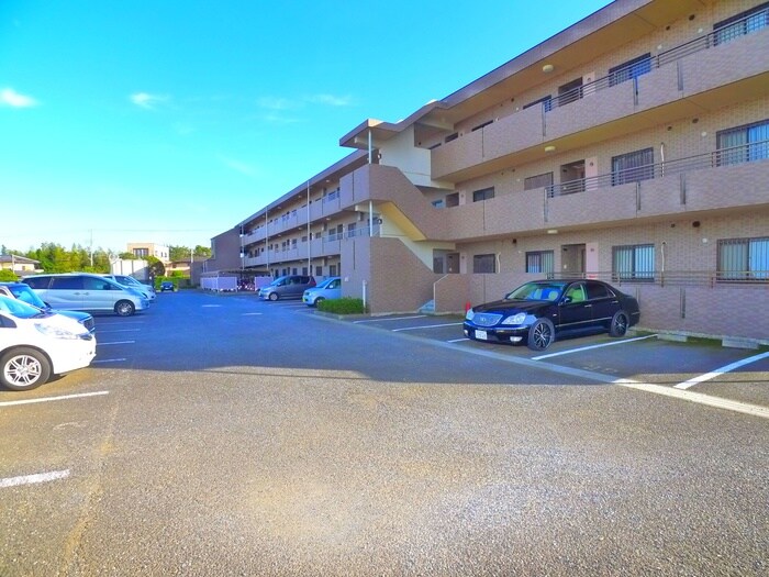 物件外観写真4　(駐車場)